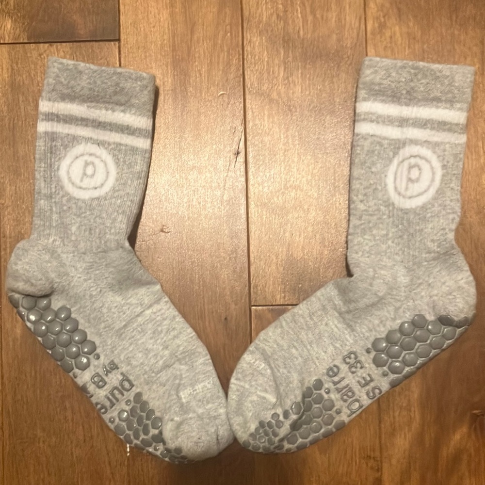 Pure barre grip socks size M